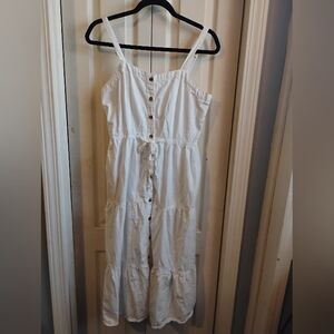 Elegant White Buttoned Maxi Dress